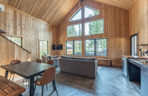 Ely Apartment | The Steward Lakeview Cabin with Private Sauna