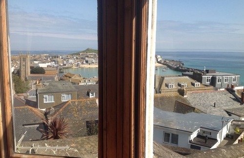 St Ives Apartment | The Stones Luxury Apartment With Uninterrupted Sea Views and private Car parking