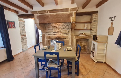 Oelleville House | The Stones of Happiness. Vacation with family and friends in our village house.