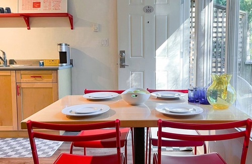 Madeira Park Hotel | The Stonewater