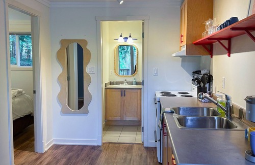 Madeira Park Hotel | The Stonewater