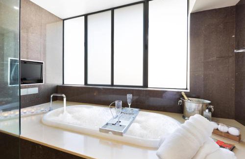 North Ward Apartment | The Strand Stunner