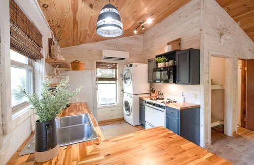 Newnata Cabin | The Studio ~ An Ozark Hideaway
