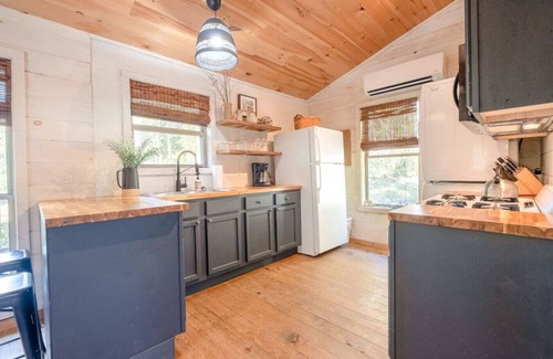 Newnata Cabin | The Studio ~ An Ozark Hideaway