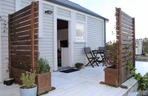 Clarks Beach Apartment | The Studio - Huntly House