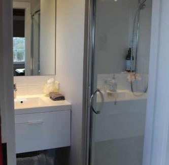 Clarks Beach Apartment | The Studio - Huntly House