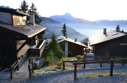 Alpe des Chaux Apartment | The studio is located in Les Arsets, about 1km from the start of the Fracherets ski lift, linking th