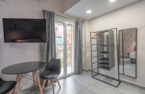 Platia Viktorias Apartment | The Suite by Spaceers