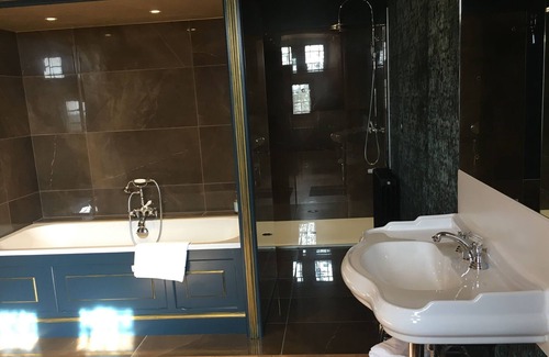 Reville House | The Suites of the Manoir de la Crasvillerie
