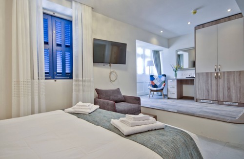 Kirkop Bed & Breakfast | The Suites - Piazza Kirkop