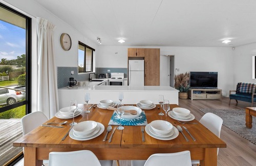 Omaha House | The Summer Pad - Omaha Holiday Home