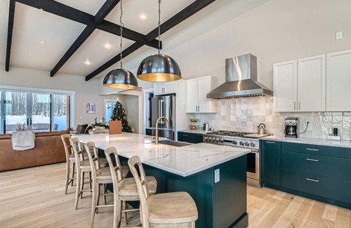 Silverthorne House | The Summit - Mountain Modern Luxury Rental