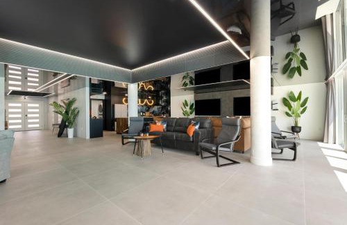 Thomas Drive House | The Summit Penthouse 1501