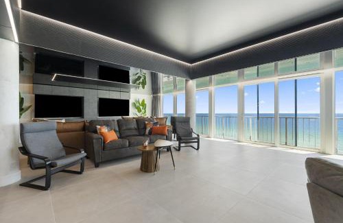 Thomas Drive House | The Summit Penthouse 1501