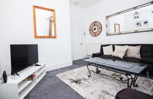 Aberdeen West End Apartment | The Summit West End- Elegant Apartment with Free Parking in Prime Location
