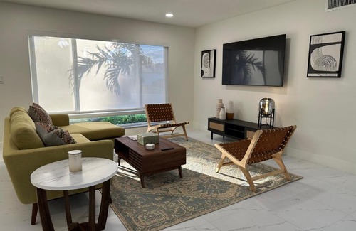 Survey Creek House | The Sun House - 3 Bed, 2 Bath, Private Pool, Fire Pit, Huge Backyard