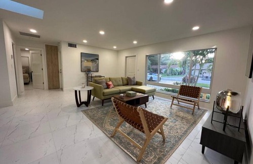 Survey Creek House | The Sun House - 3 Bed, 2 Bath, Private Pool, Fire Pit, Huge Backyard