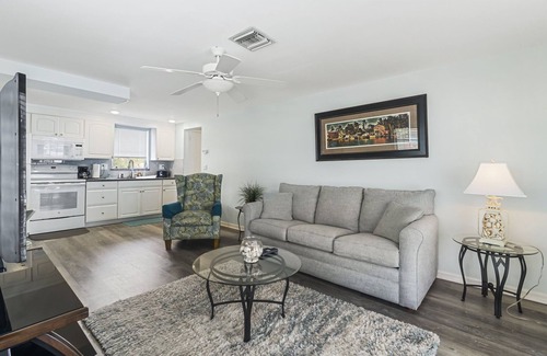 Grove City Apartment | The Sun Ray Salty Air Stay A