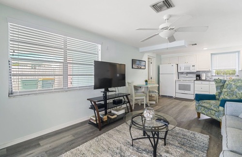 Grove City Apartment | The Sun Ray Salty Air Stay A
