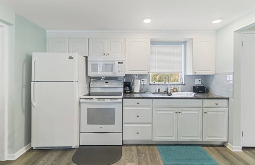 Grove City Apartment | The Sun Ray Salty Air Stay A
