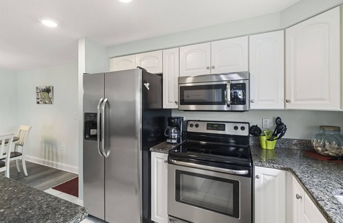 Grove City Apartment | The Sun Ray Salty Air Stay B