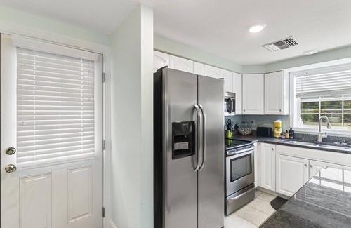 Grove City Apartment | The Sun Ray Salty Air Stay B