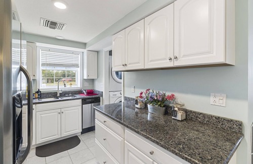 Grove City Apartment | The Sun Ray Salty Air Stay B