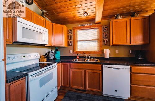 Ferryville Cabin | The Sun Set River View, Luxury, private, amazing views of River with Hot Tub