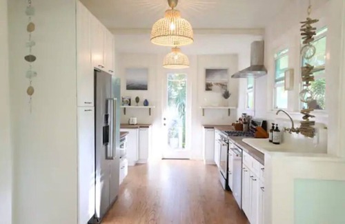Tropic House | The Sunny Bungalow
