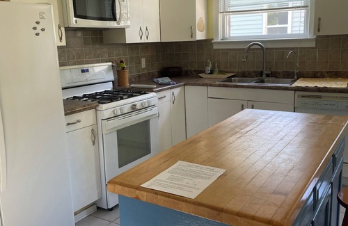Prince Edward House | THE SUNNY HOUSE. Free park pass. No cleaning fees! 20% weekly discount.