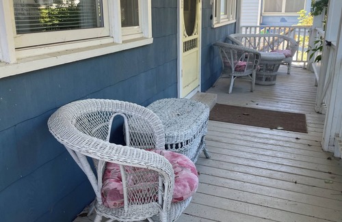 Prince Edward House | THE SUNNY HOUSE. Free park pass. No cleaning fees! 20% weekly discount.