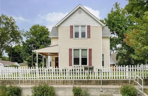 Noblesville House | The Sunny Maple! Summ