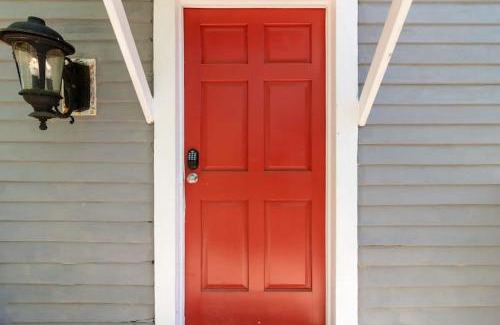 Columbus Apartment | The Sunny Southern Manse Back Walk Downtown