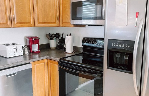 Pinellas Park Cottage | The Sunny Spot