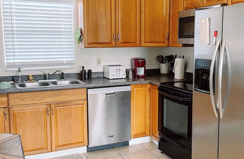 Pinellas Park Cottage | The Sunny Spot