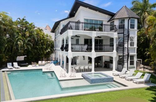 McGregor House | The Sunset Escape-Riverfront Elegance