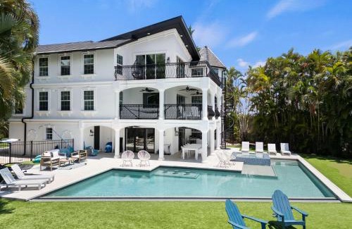 McGregor House | The Sunset Escape-Riverfront Elegance
