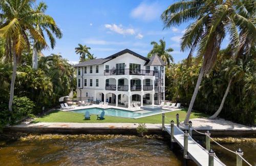 McGregor House | The Sunset Escape-Riverfront Elegance