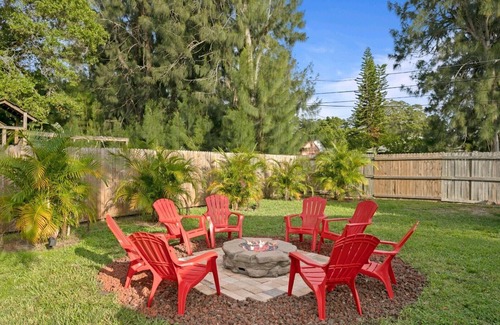 St. Petersburg - Clearwater House | The Sunshine Sanctuary with Hot Tub, Game Room and Fire Pit