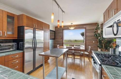 Outer Sunset House | The Surf Shack - Beachfront urban Oasis, Hot Tub