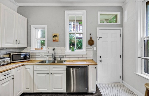 Harrisburg - Hershey House | The Swallow House - 3BR, *HOT TUB*, Midtown HBG