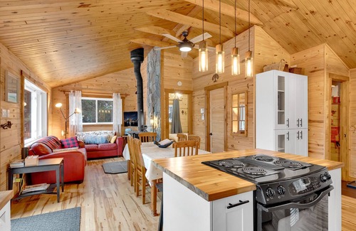 Amherst Ski Chalet | The Sweet Beach Cottage - Lake & Spa