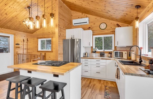 Amherst Ski Chalet | The Sweet Beach Cottage - Lake & Spa