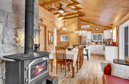 Amherst Ski Chalet | The Sweet Beach Cottage - Lake & Spa
