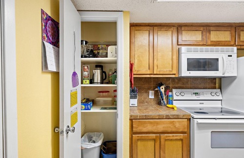 Barton Hills Condo | The Sweet: King bed, Patio; .33 mi to Zilker Park/Barton Springs, @2 mi to DT!