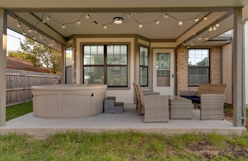 Killeen House | The Sweet Oasis with an outdoor jacuzzi