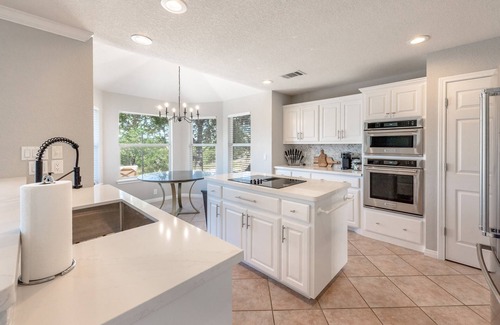 Austin House | The Sweet Retreat l VOLLEYBALL COURT l Heated Pool & Spa l Sleep 20