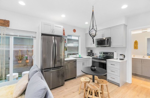 Whittier Heights Apartment | The Sweetest Suite - 91 Walkscore