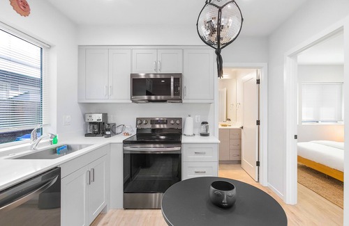 Whittier Heights Apartment | The Sweetest Suite - 91 Walkscore