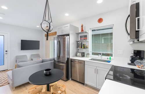 Whittier Heights Apartment | The Sweetest Suite - 91 Walkscore
